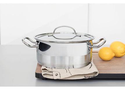 Cacerola Tramontina Professional rasa de acero inoxidable fondo triple con tapa plana detalle satinado 20 cm 2.9 L