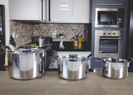 Batería de Cocina Tramontina Grano Compact en Acero Inoxidable con Cuerpo Triple y Asas en Baquelita Negro 3 piezas