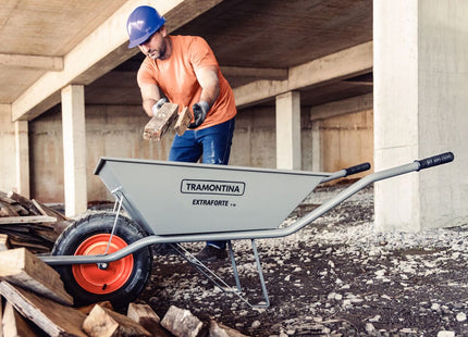 Carretilla de mano Extraforte Tramontina con Caja Reforzada Metálica Gris 65 L, Brazo Metálico e Llanta con Cámara