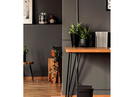 Basurero Tramontina Compact Pedal en Polipropileno Negro con Asta en Acero Galvanizado 7 L