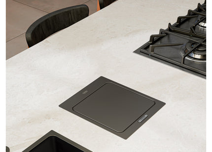 Basurero de empotrar con sensor Tramontina Design Collection de acero inoxidable black matte con balde plástico de 5 L
